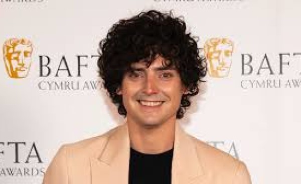Aneurin Barnard